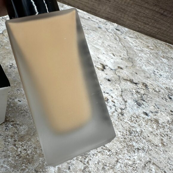 Bundle IL Makiage Flawless Base Foundation Woke Up #040, Blending Brush #100 - Picture 4 of 11